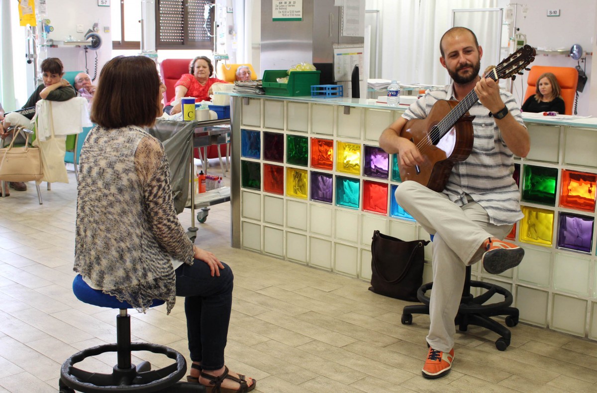 Servicios Sociales presencia la iniciativa Músicos por la Salud en el Hospital General de Valencia